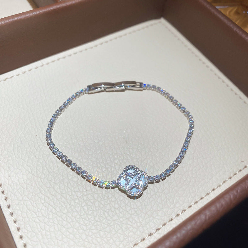 Luxury Elegant Geometric Round Cubic Zirconia Inlaid Brass Bracelet for Women