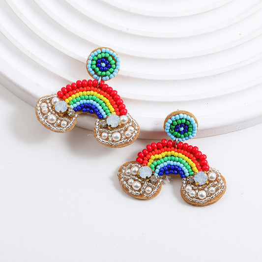 Orecchini a perno unisex in acciaio inossidabile con nuvola arcobaleno intrecciata a mano e perle, gioielli da festa