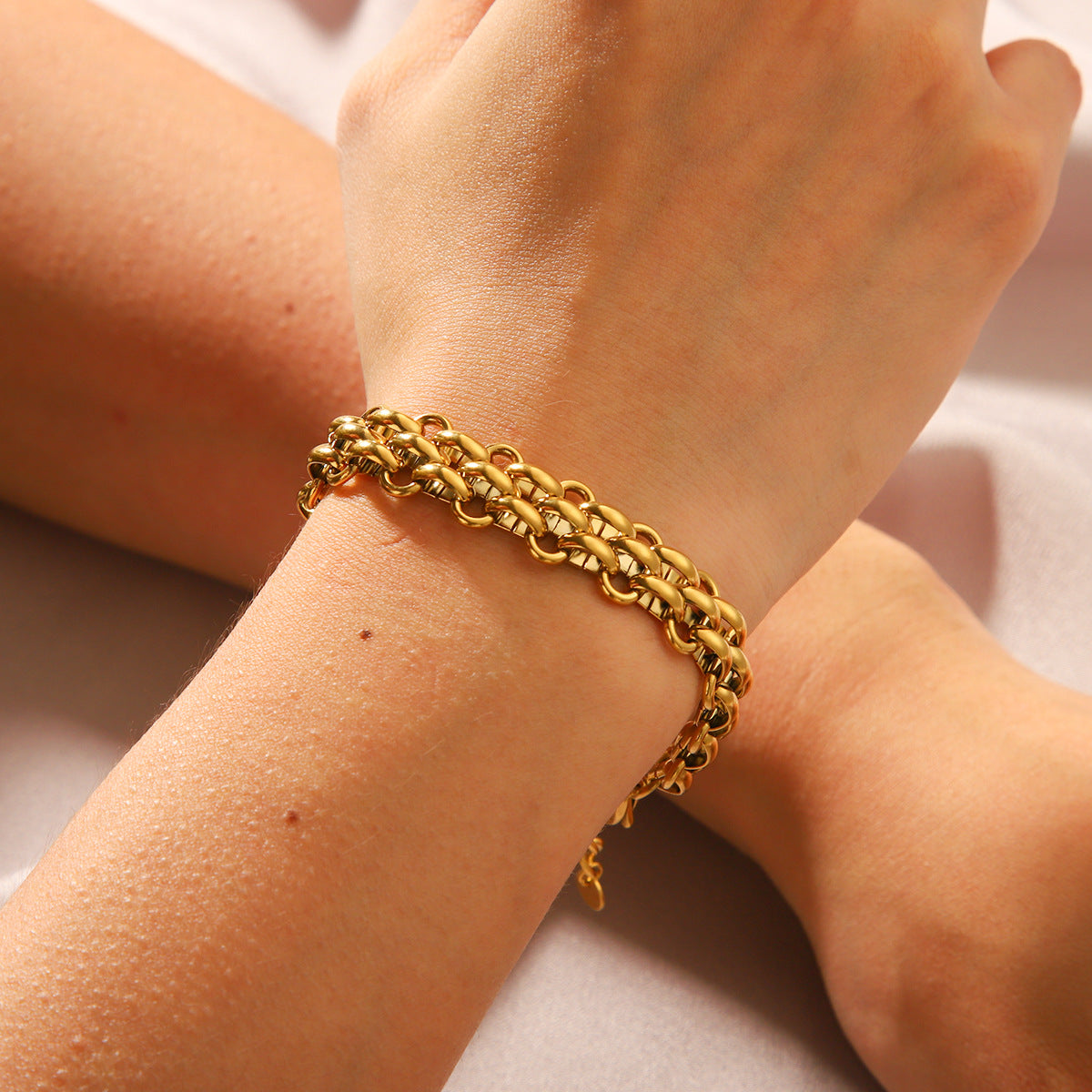 Fashionable Geometric Woven Bracelet for Women with Ring Buckle Design 18K Gold Plated Stainless Steel