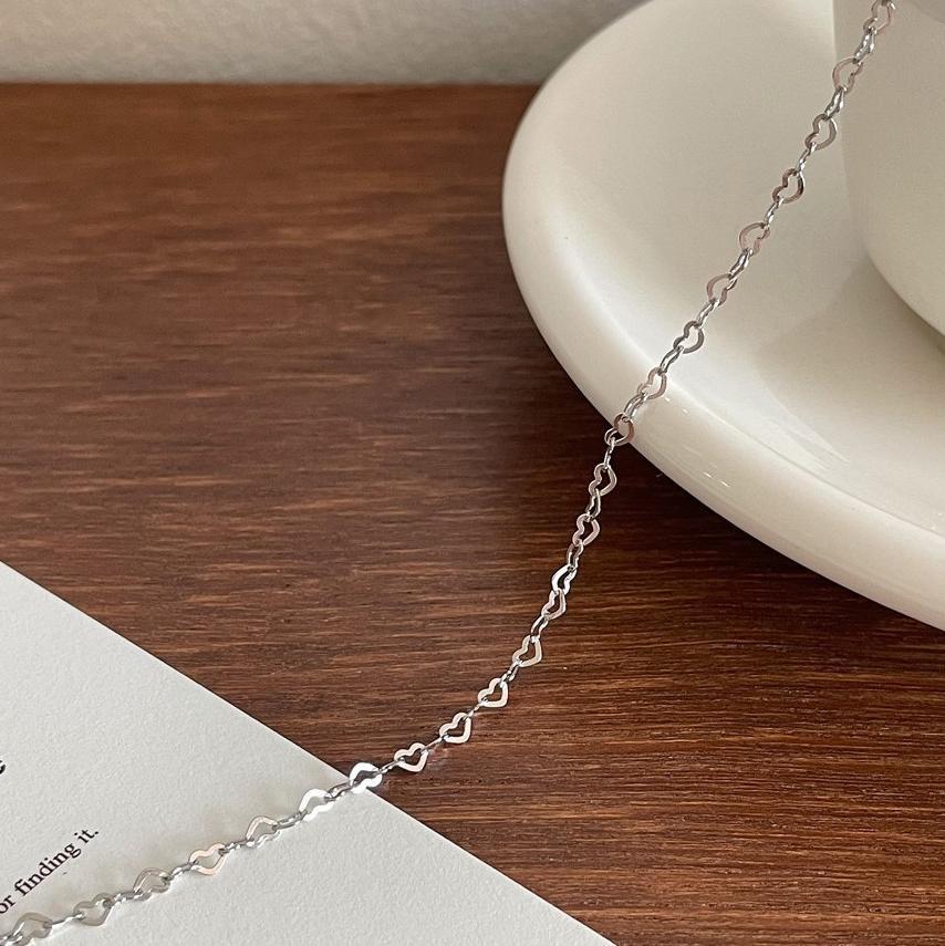 Pulsera Trenzada Minimalista de Plata de Ley 925 con Diseño Geométrico de Líneas Finas en Forma de Corazón