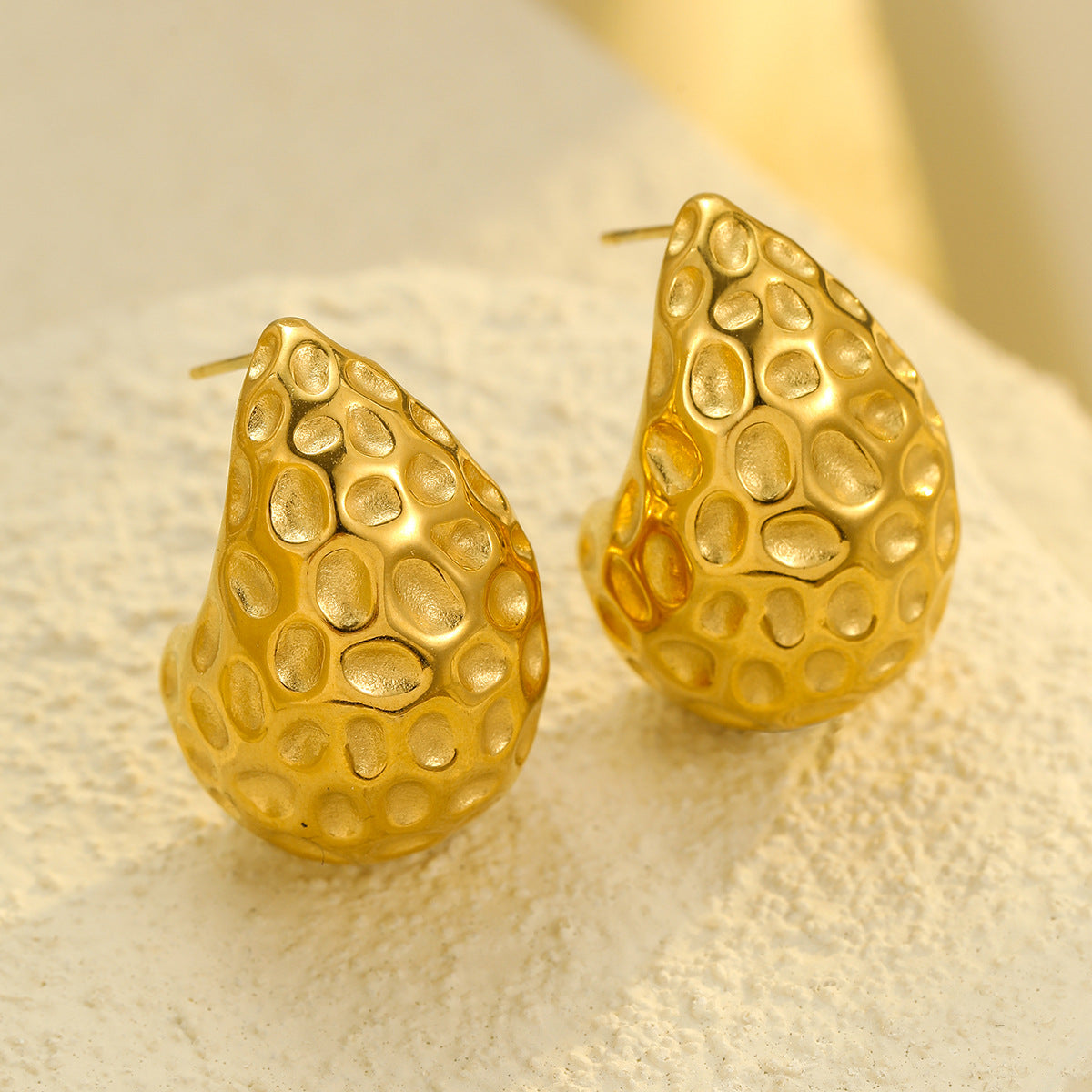 Pendientes de Acero Inoxidable en Forma de Gota Estilo Vintage con Superficie Texturizada para Mujer