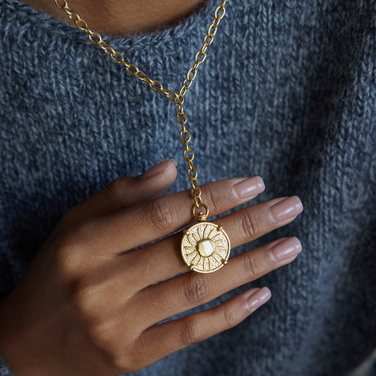 Collana con Pendente a Moneta Geometrico Minimalista Vintage in Acciaio al Titanio con Finitura Placcata da Donna