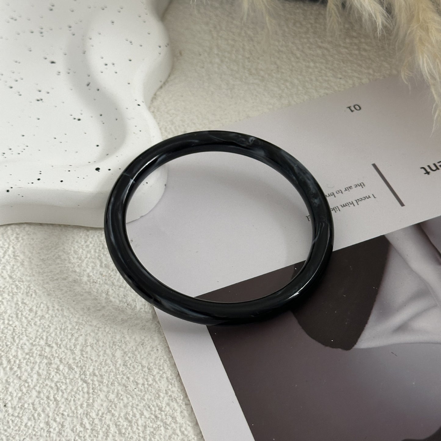 Vintage Minimalist Round Geometric Acrylic Bracelet with Gradient Drip Oil Finish
