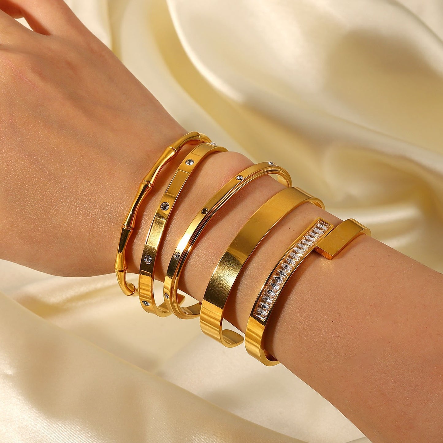 Gold Plated Stainless Steel Round Geometric Women's Bracelet with Cubic Zirconia