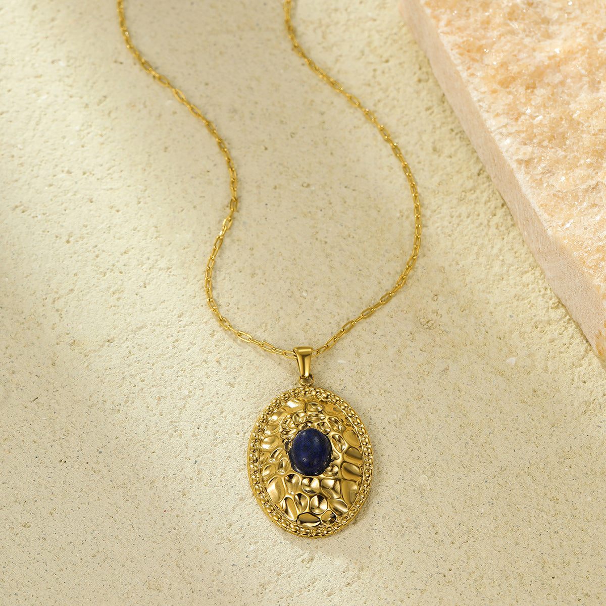 Collana con Pendente Ovale di Pietra Naturale Incastonata, in Acciaio al Titanio Placcato, Stile Trendy per Donna
