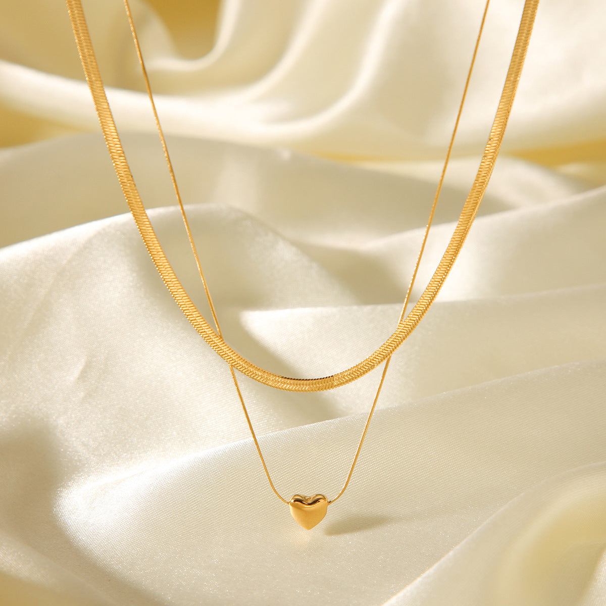 Collar de acero inoxidable con colgante de corazón y cadena de serpiente de doble capa chapado en oro de 18 quilates estilo Ins minimalista para mujer