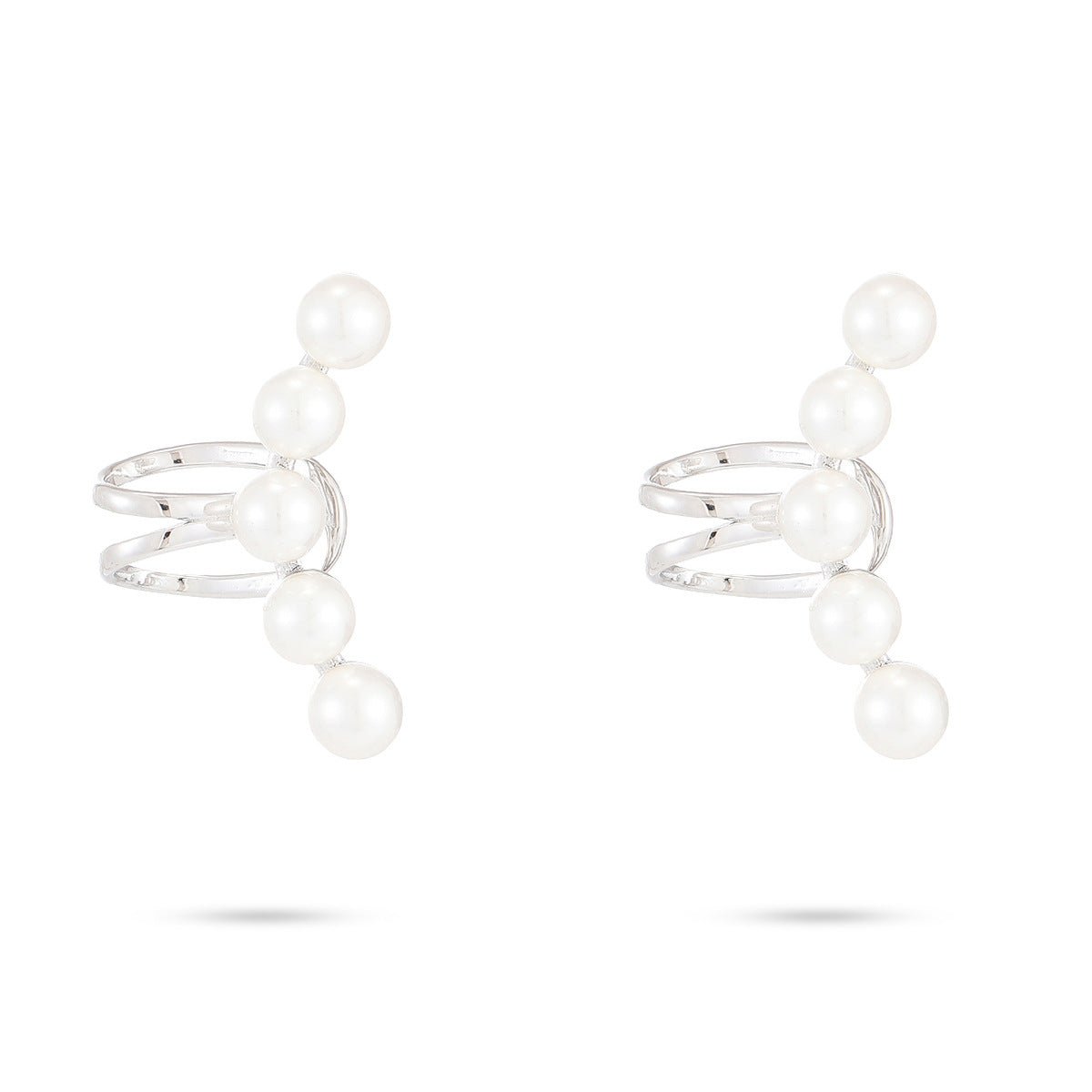 Orecchino da donna alla moda con perle e titanio, ipoallergenico in acciaio inossidabile, clip-on con finitura placcata ed elegante design adatto all'ufficio