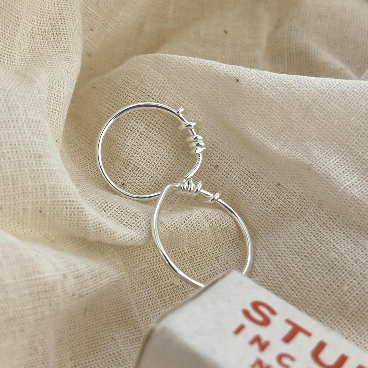 Anillo Minimalista de Plata de Ley 925 con Espiral Geométrica para Mujer