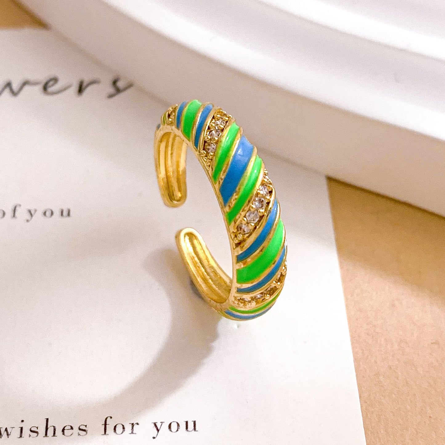 Anello a forma di cuore in ottone, con zirconi cubici, placcato oro, dal design regolabile e aperto, per donna