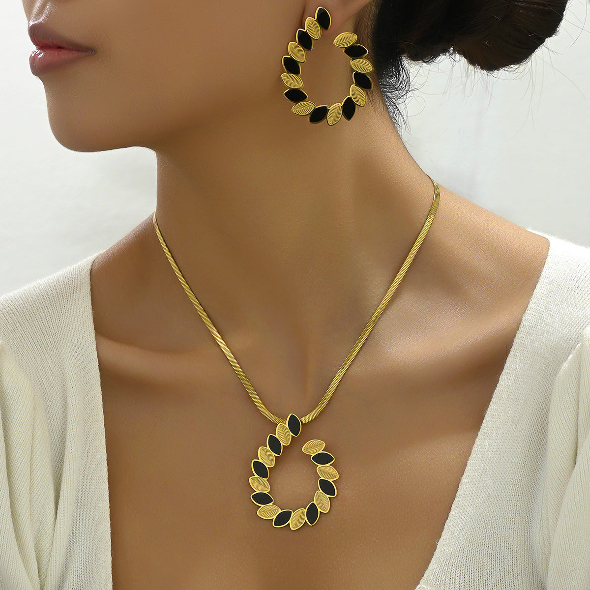 Conjunto de collar largo y pendientes de moda para mujer con diseño de hojas en cobre con acabado esmaltado