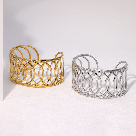 Pulsera minimalista geométrica calada de acero inoxidable con líneas cruzadas para mujer con acabado chapado
