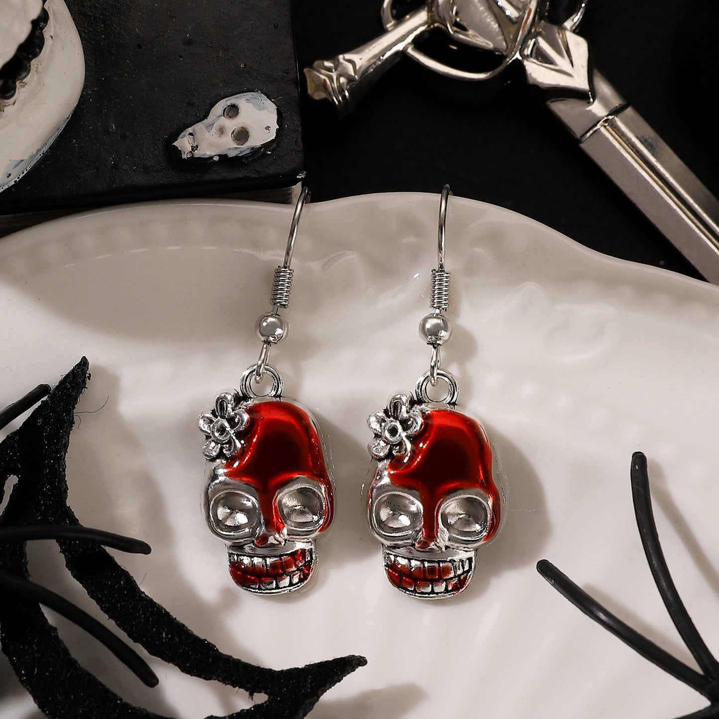 Pendientes de aleación con calavera gótica y corazón para Halloween con acabado chapado unisex