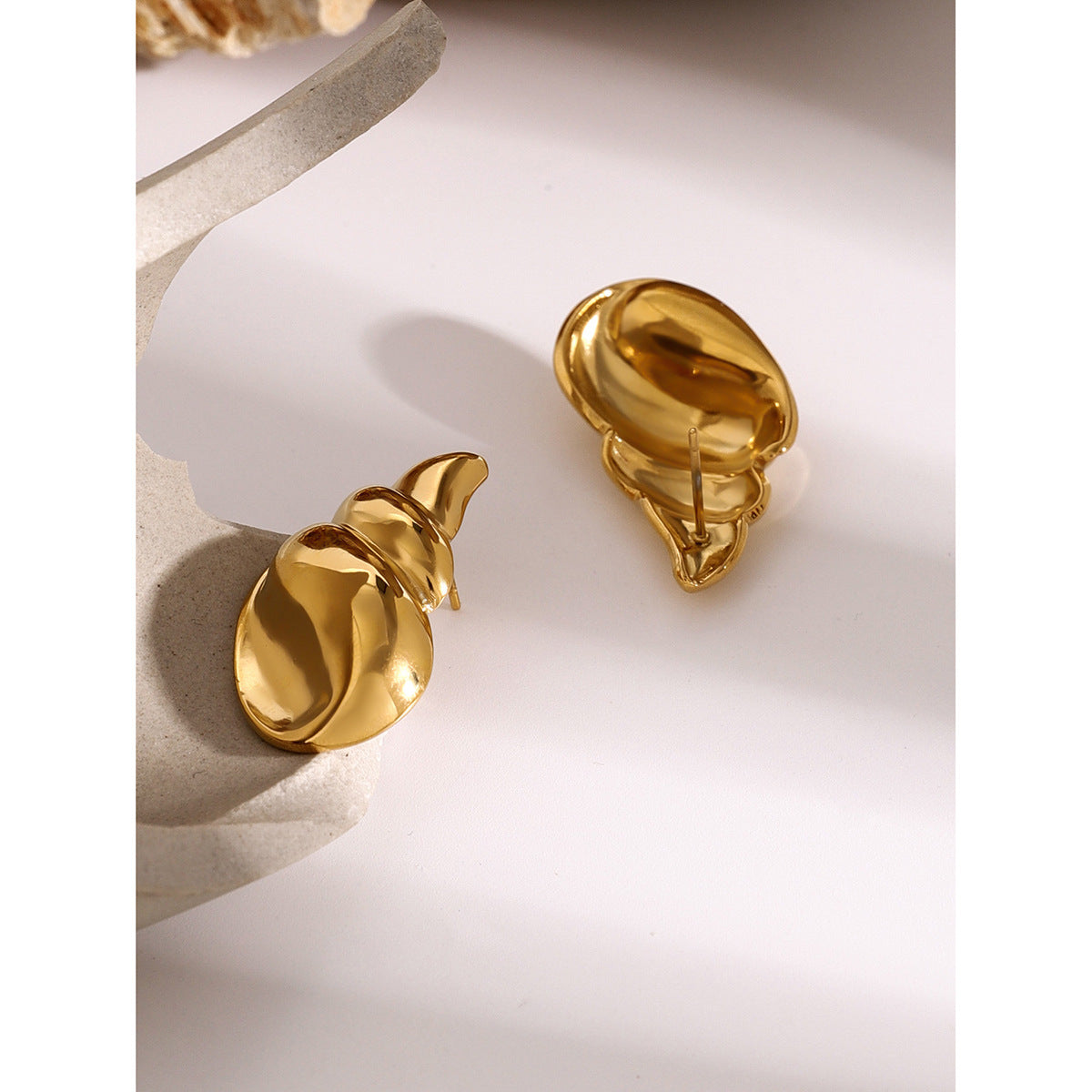 Luxury 18K Gold Plated Polished Conch Stainless Steel Earrings Asymmetric Design Unisex