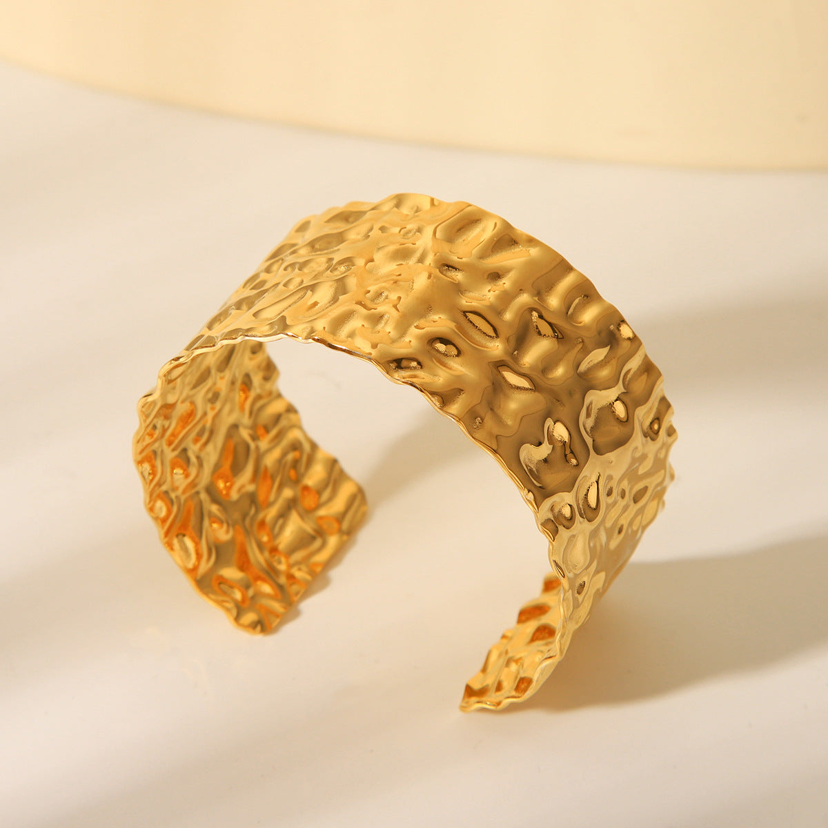 Personalized Exaggerated Hammered Wide Surface 18K Gold Plated Stainless Steel Open Cuff Bracelet for Women