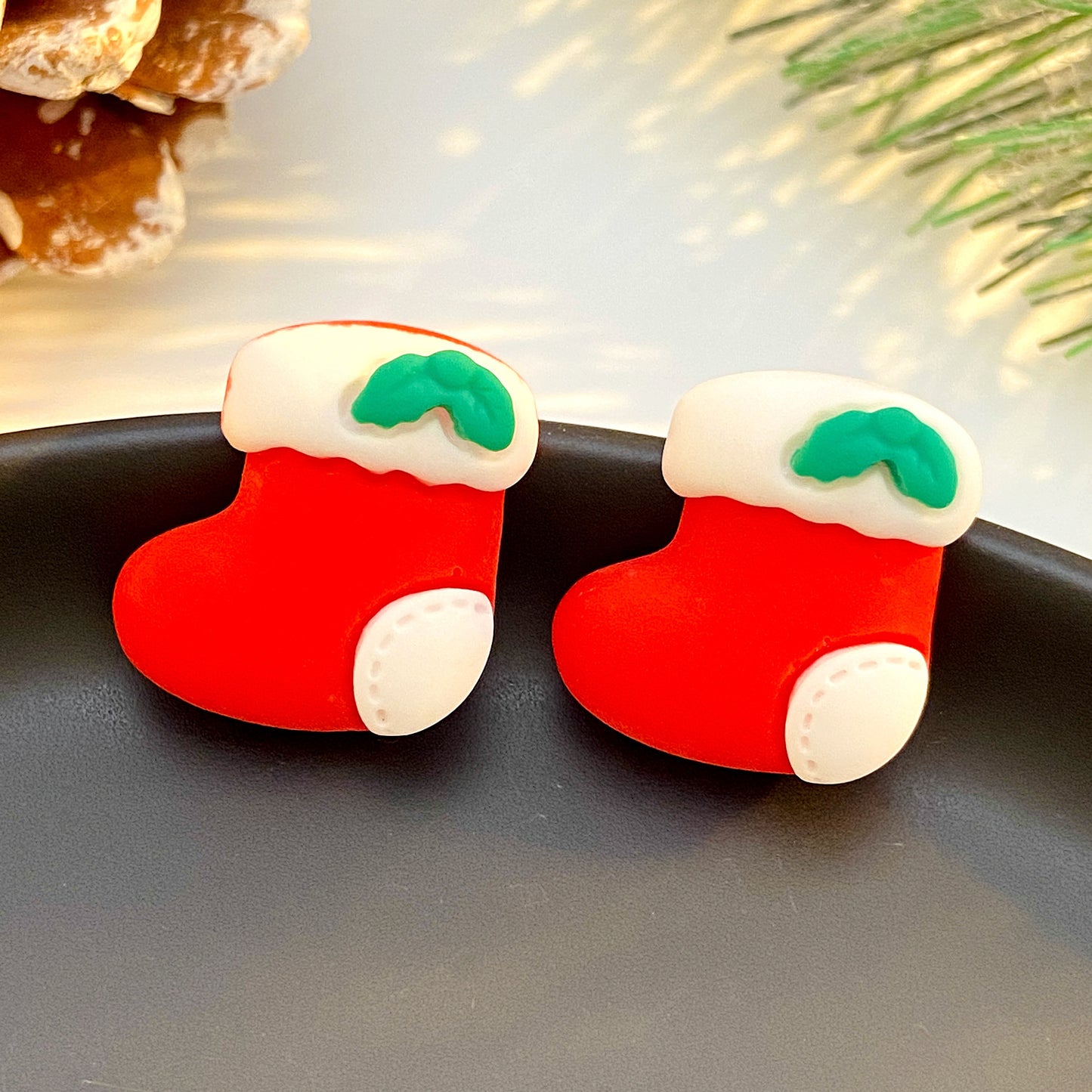 Aretes de resina con diseño de Árbol de Navidad, Papá Noel, Campana, Guantes, Botas y Reno con acabado chapado, para mujer