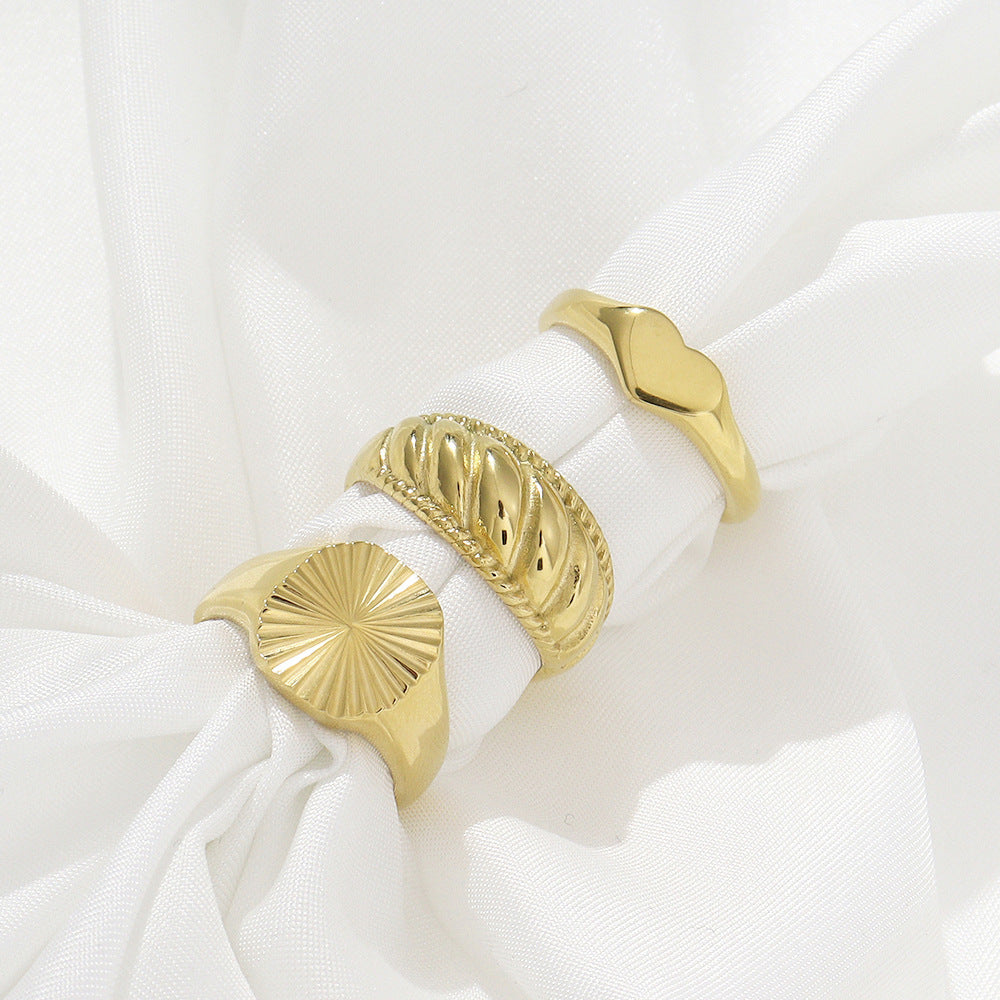 Fashionable OL Style Geometric Heart-Shaped Stainless Steel Hollow Twisted Ring with Plating Finish for Women