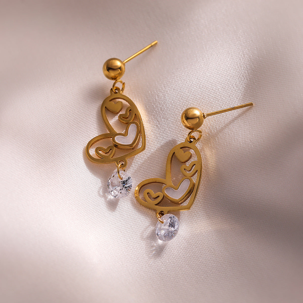 Orecchini minimalisti in acciaio al titanio a forma di cuore vuoto da donna con placcatura in vero oro, gioielli alla moda di lusso