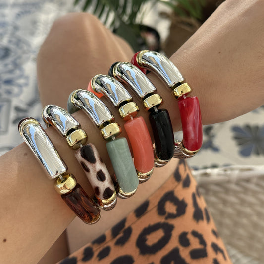 Set di bracciali con perline in resina geometrica e snodi in bambù, placcati oro e tubi curvi lucidati