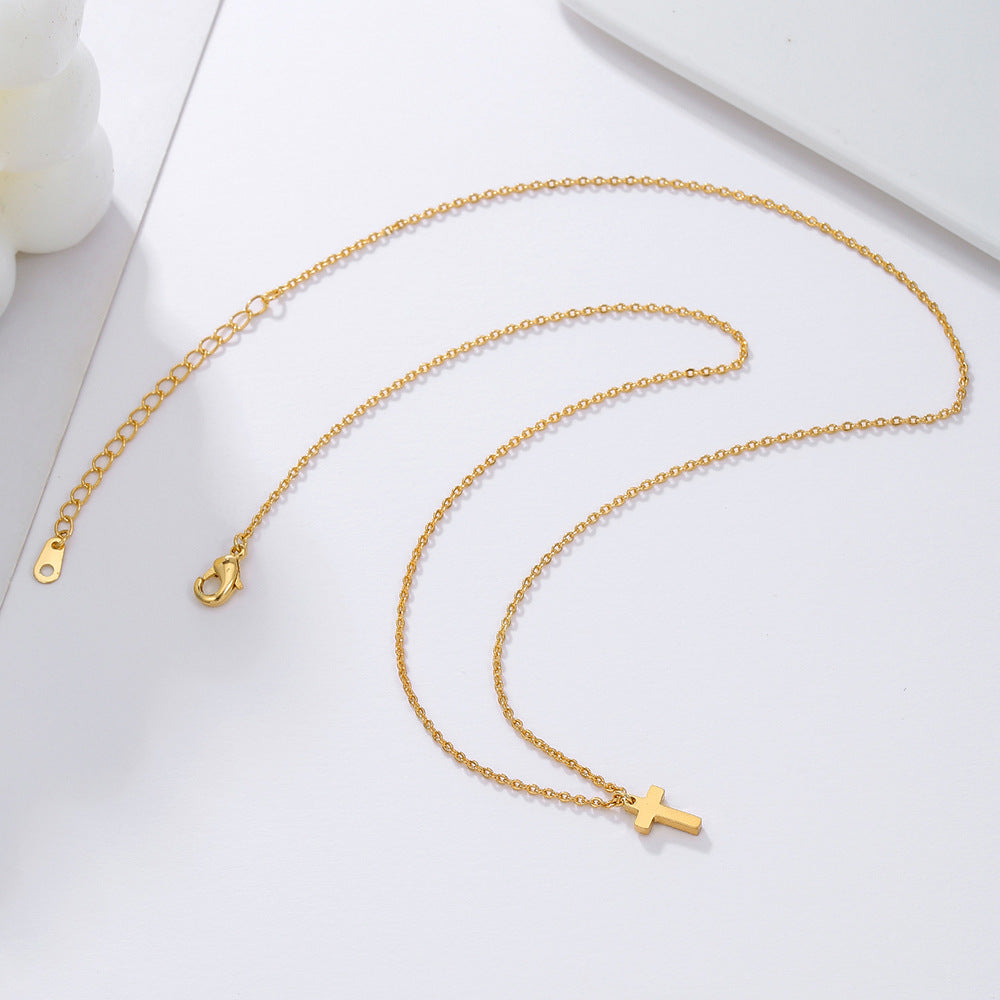 Collana pendente a croce minimalista da donna in ottone placcato oro vero e intarsio di strass su catena O-ring