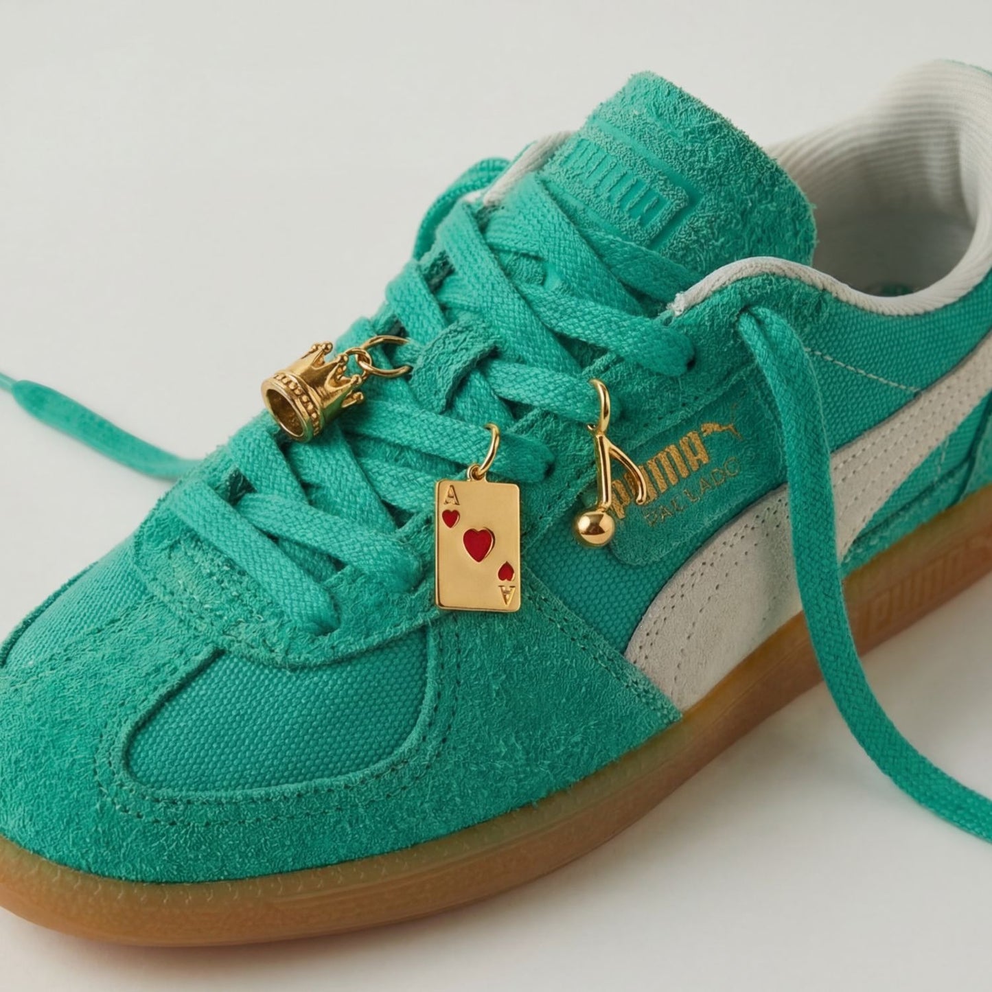 Barra de dijes redondos de estrella y corazón de acero inoxidable chapado en oro vintage para zapatos DIY