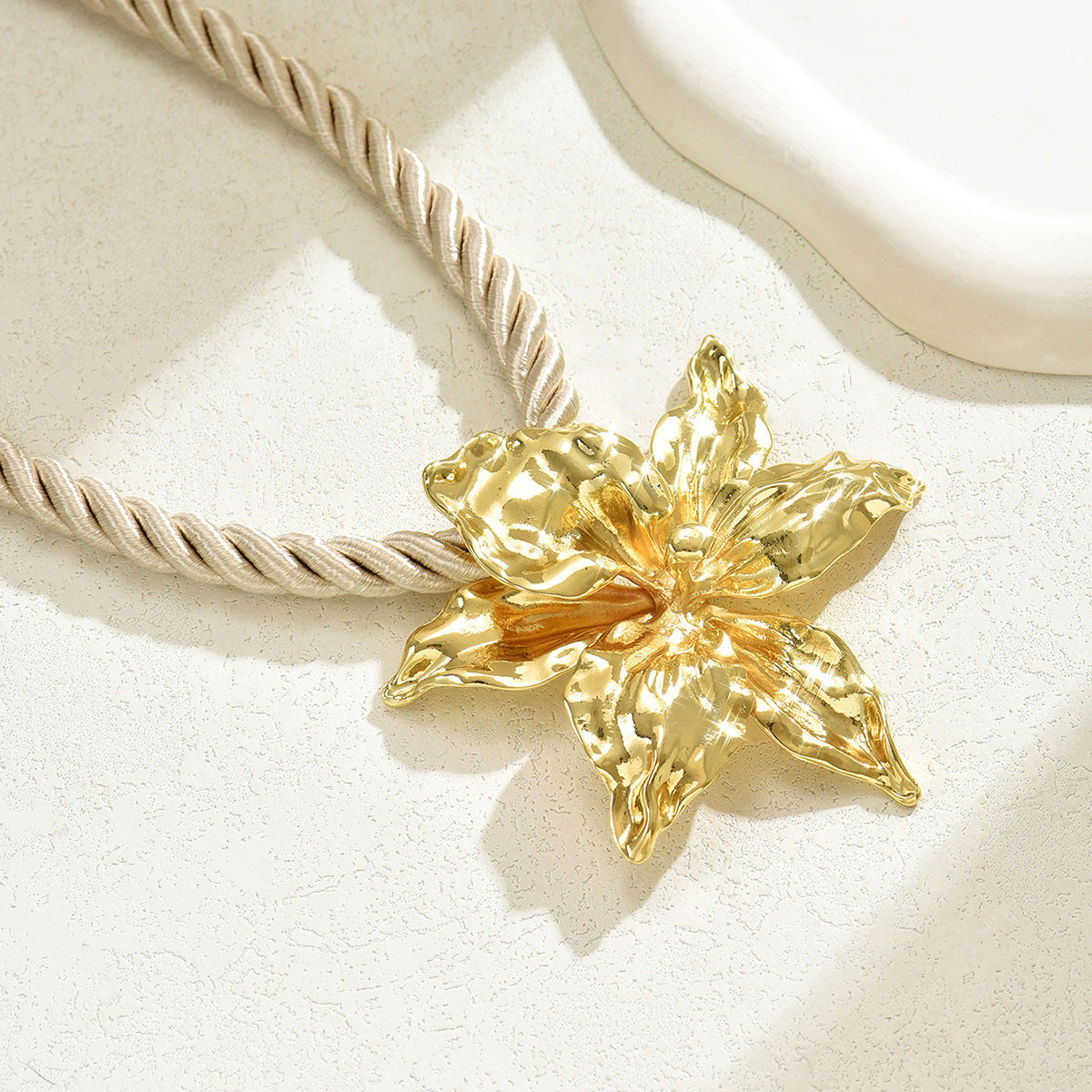 Collana da Donna Placcata in Lega di Zinco con Design Floreale alla Moda