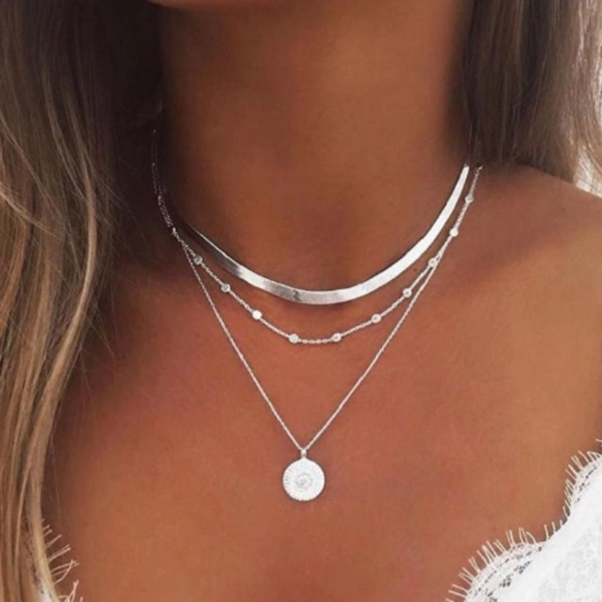 Collar con colgante de aleación redonda de varias capas y cadena singapur