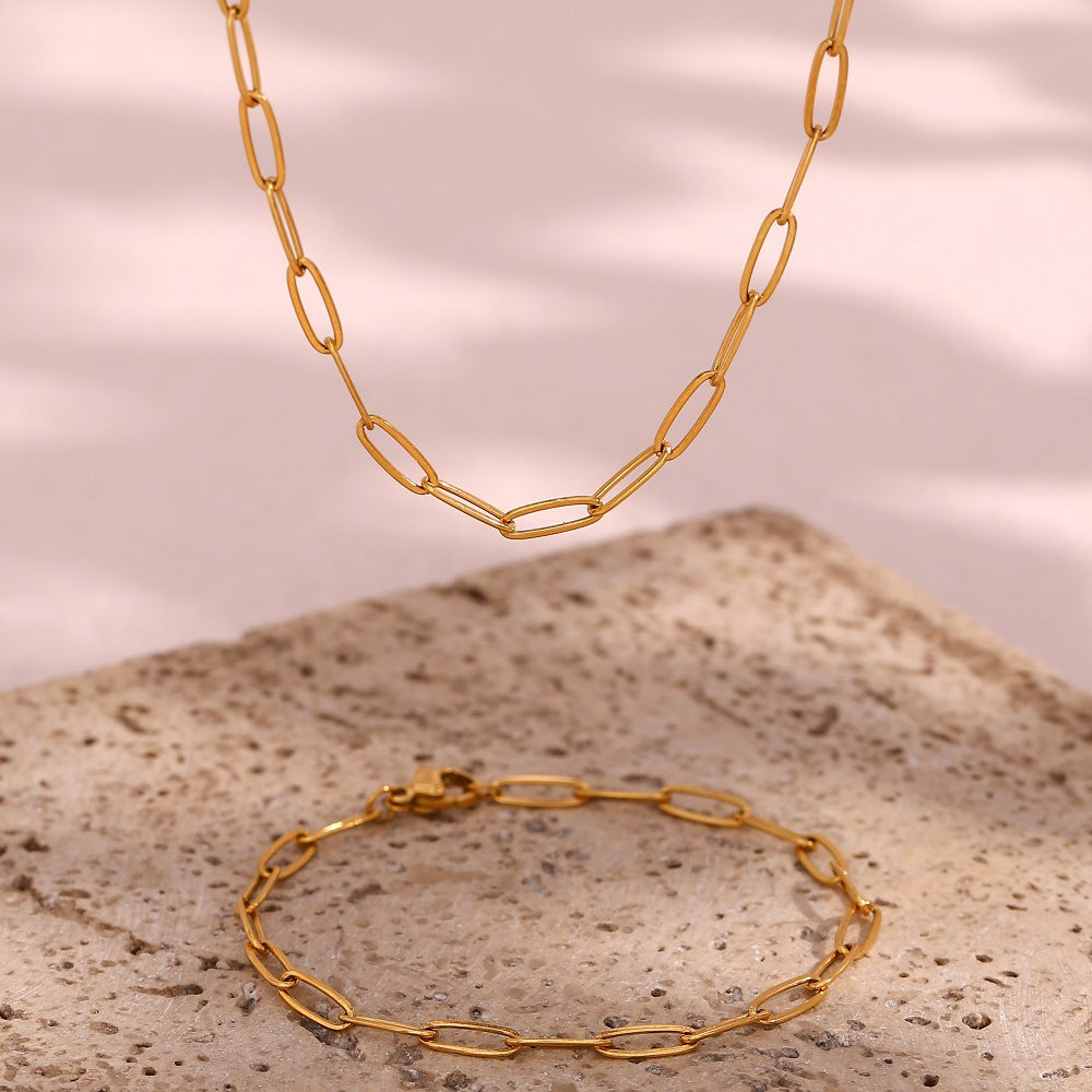 Collana con ciondolo a spilla da balia geometrica minimalista da donna in acciaio inossidabile placcato oro 18 carati