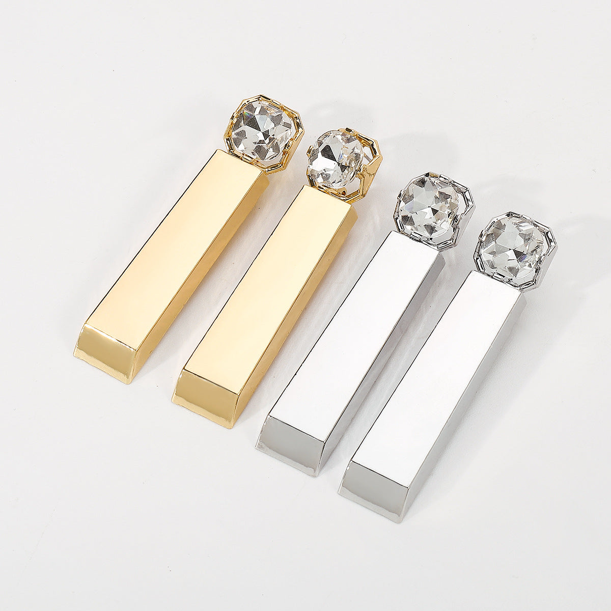 Orecchini geometrici rettangolari "Sweet and Edgy" con strass da donna in lega con intarsio