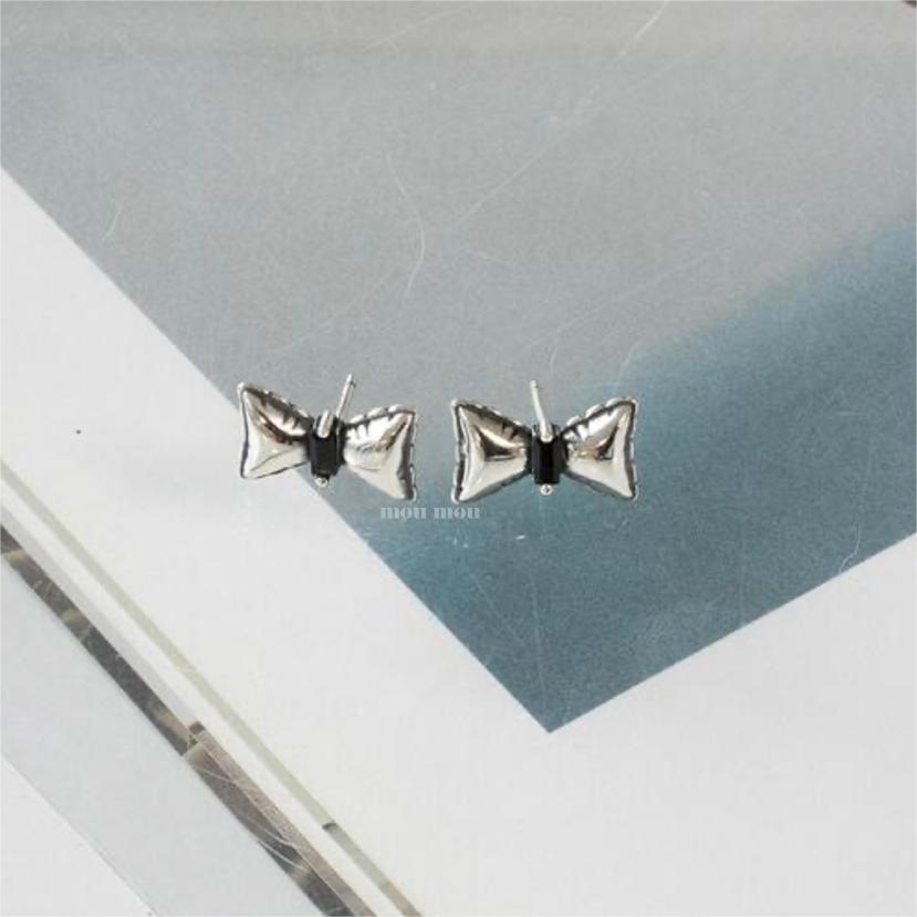 Minimalist Bow-Shaped 925 Sterling Silver Ear Studs with Rhinestone Inlay, Cold-Tone Aesthetic Jewelry