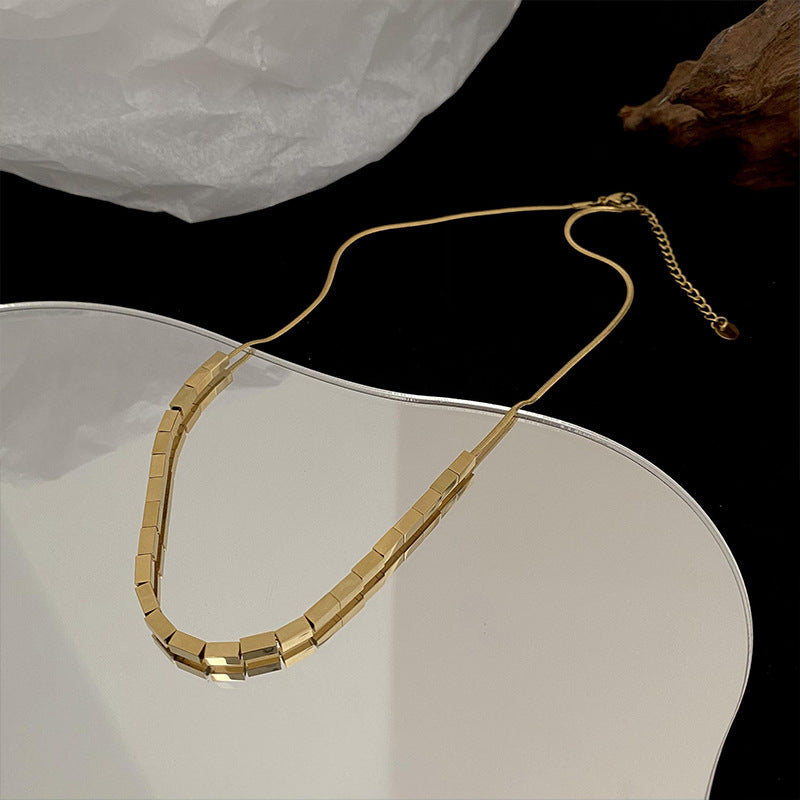 Collana da donna a catena serpente placcata in acciaio al titanio geometrica minimalista