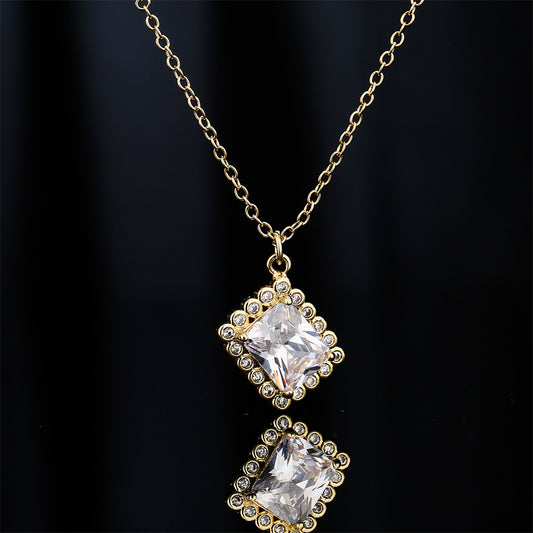 Collar con colgante de circonita verde geométrica estilo INS para mujer con base de cobre y chapado en oro de 18 quilates