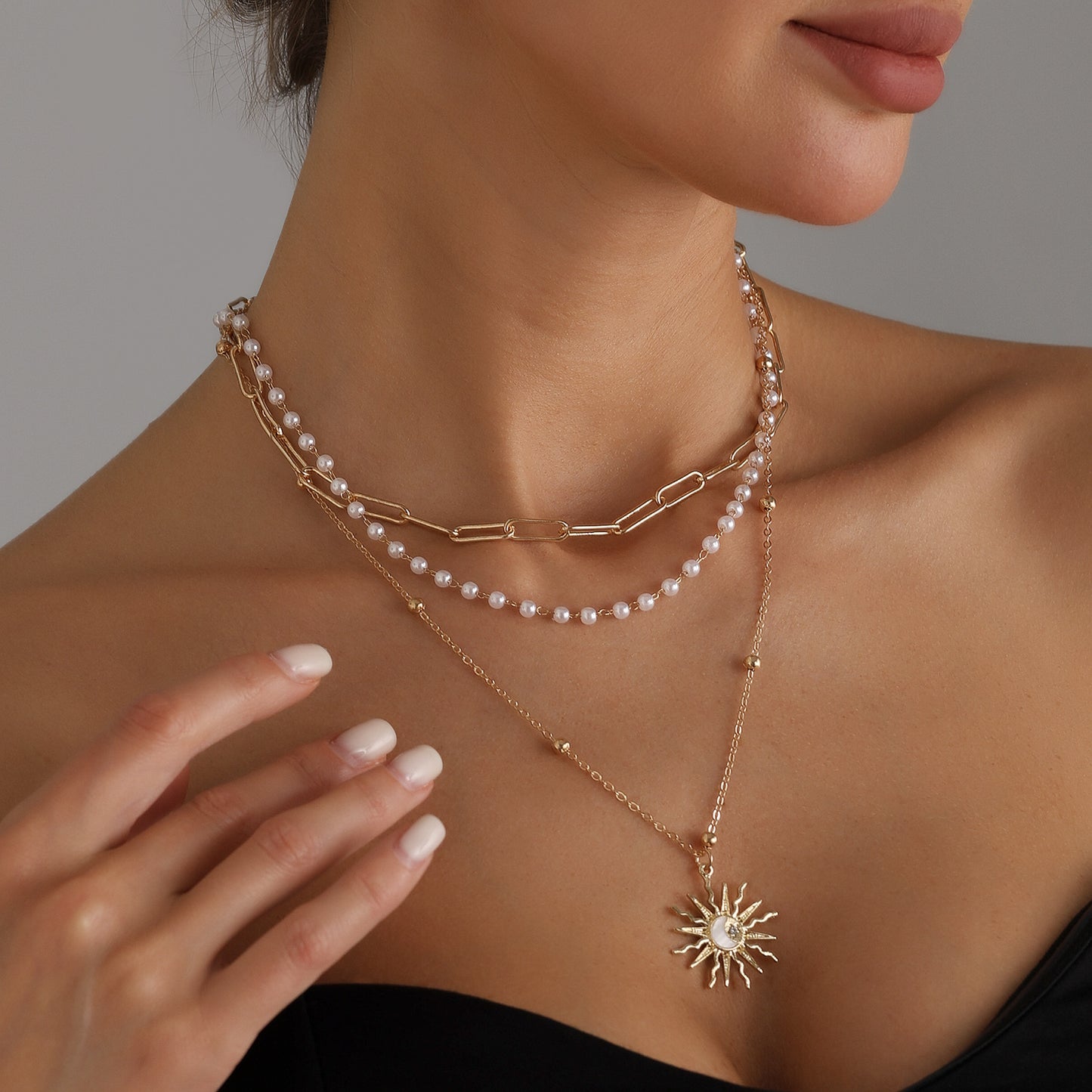Retro Sunflower Pendant Necklace with Alloy Multi-Layer Pearl Chain for Women, Elegant Fashionable Clavicle Chain