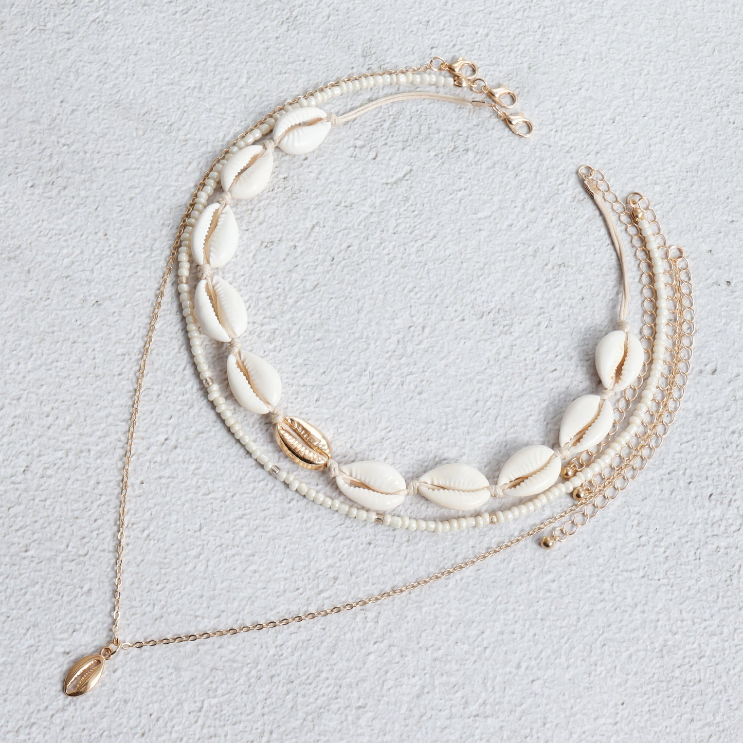 Bohemian Style Geometric Shell Pendant Necklace for Women with Plated Finish and Clavicle Chain