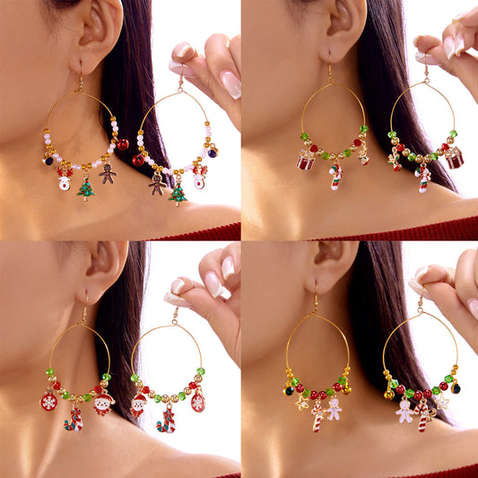 Pendientes colgantes de aleación con diseño de reno de árbol de Navidad y hombre de jengibre, dulces y atrevidos, con cuentas rojas y verdes, joyas navideñas electrochapadas