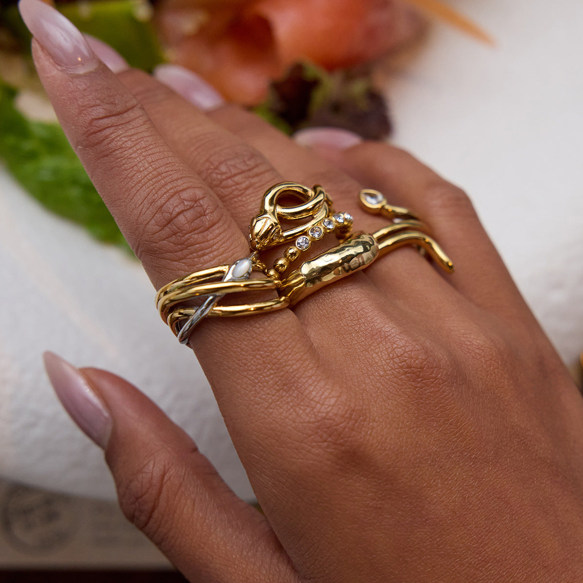 Anillo de mujer de acero de titanio con forma de serpiente geométrica, con acabado chapado, accesorio de moda minimalista de lujo