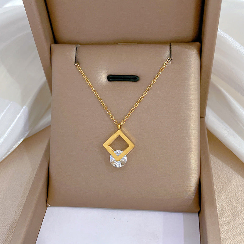 Collar con colgante cuadrado de circonita de acero de titanio minimalista para mujer, cadena de clavícula chapada en oro, accesorio de moda