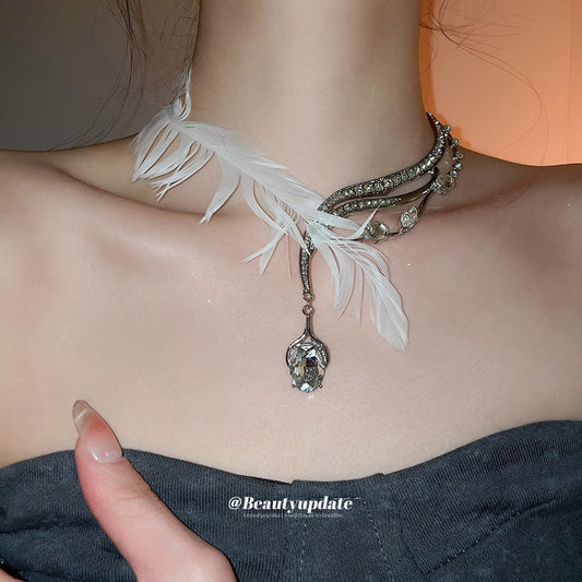 Elegant Asymmetrical Feather Pendant Necklace for Women with Rhinestone Inlay in Alloy, Geometric Design Locket Chain, Minimalist and Old Money Style