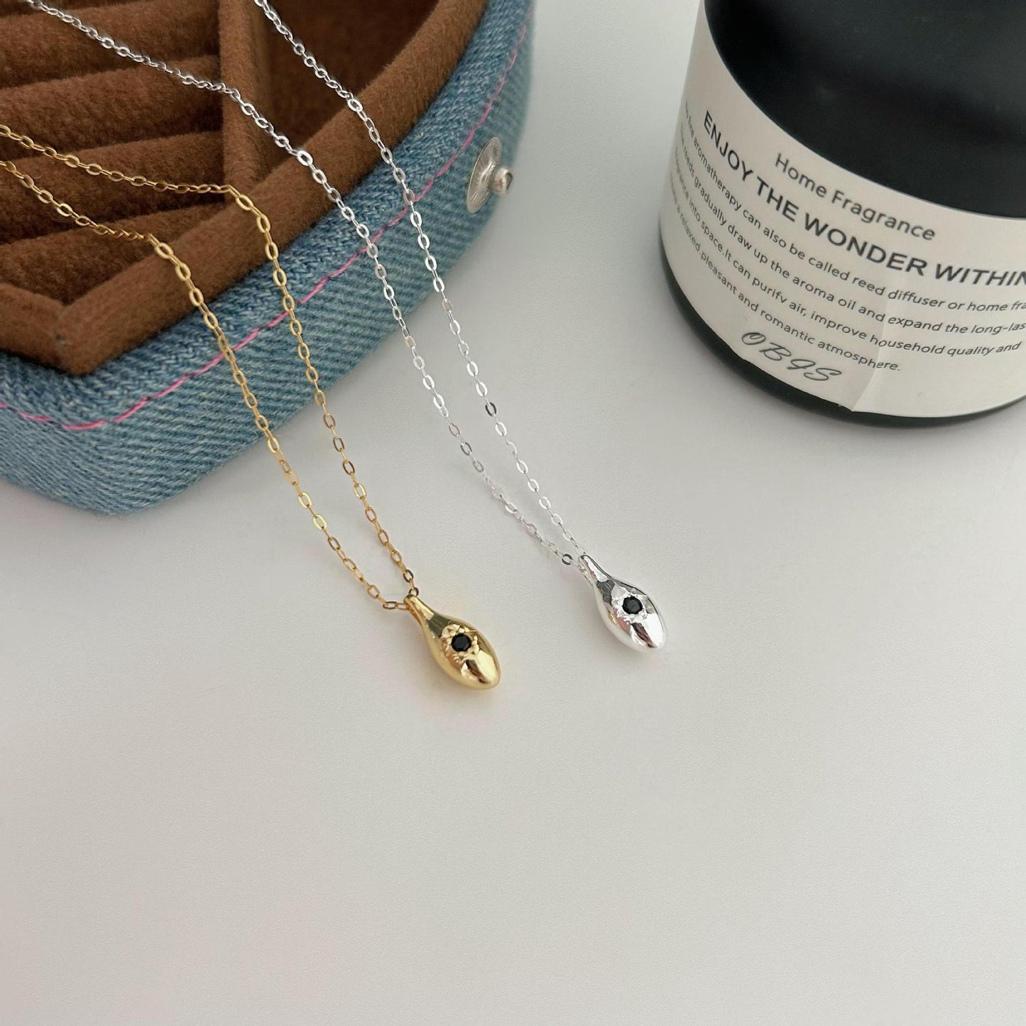 Collana pendente geometrica minimalista con zirconi neri in argento sterling 925 con finitura placcata per donne