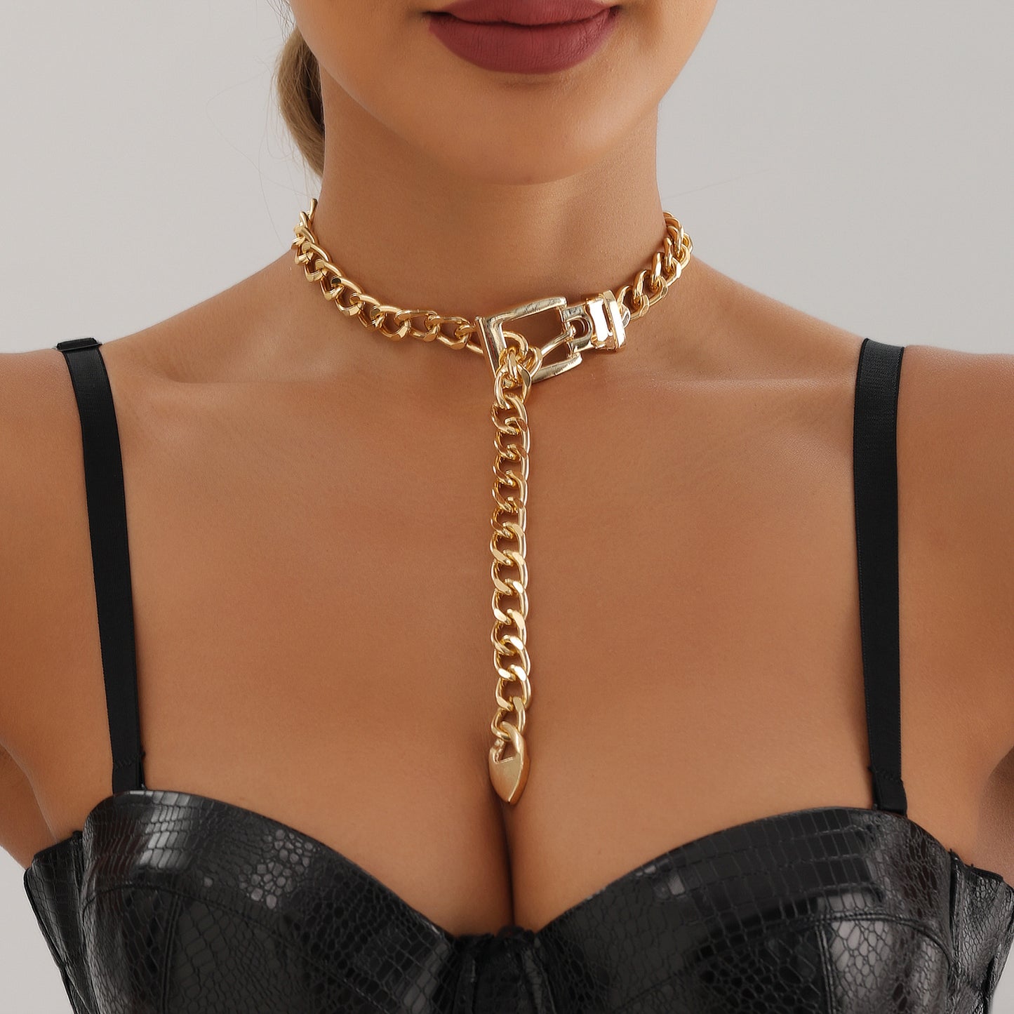 Collar Minimalista Geométrico para Mujer con Cierre de Metal Electrochapado y Delicada Cadena de Cuello