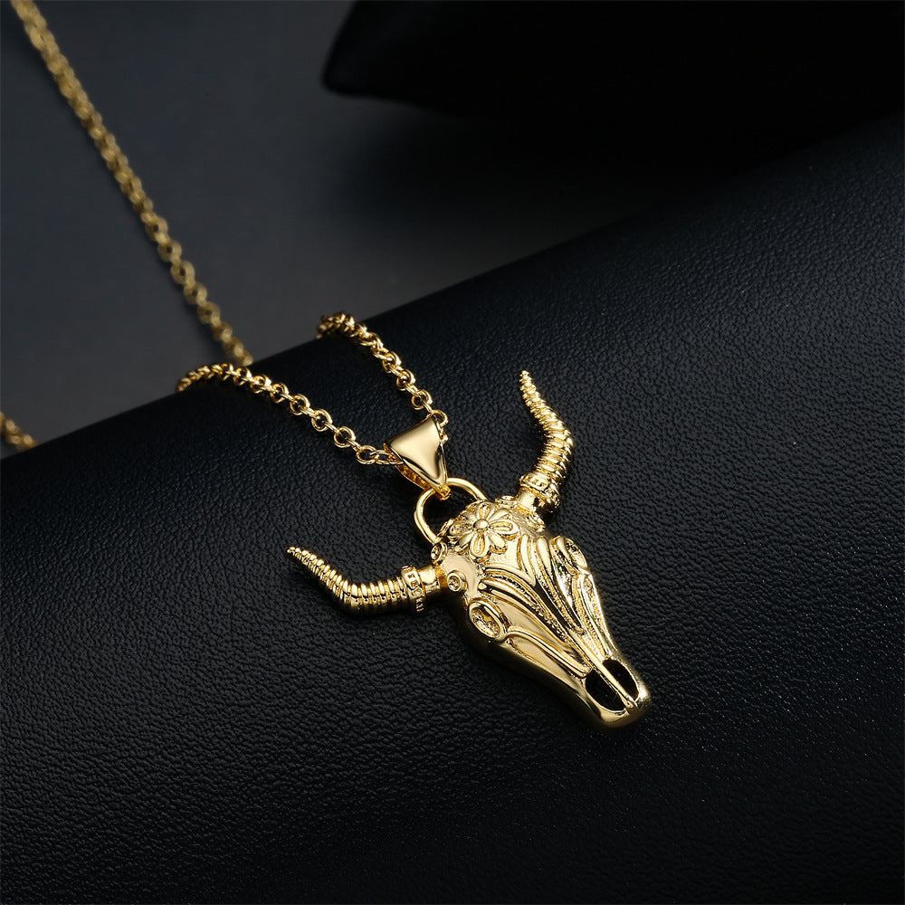 Collana con ciondolo a testa di toro in stile punk in rame con design geometrico