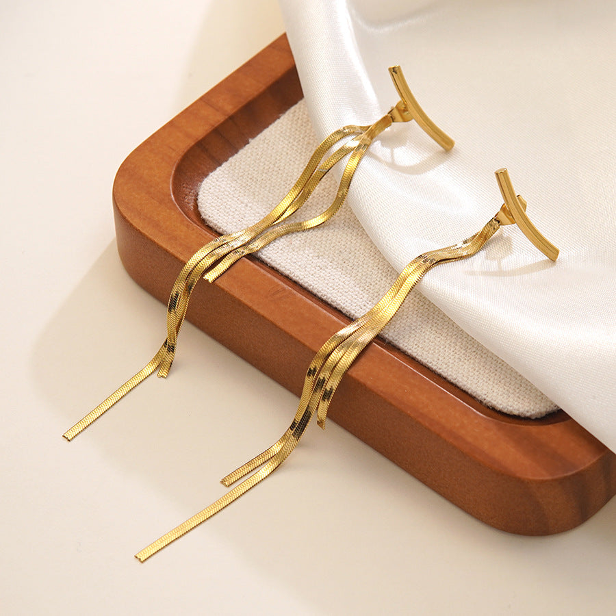 Orecchini da donna di lusso eleganti con catena a serpente placcata oro in acciaio inossidabile e nappe geometriche