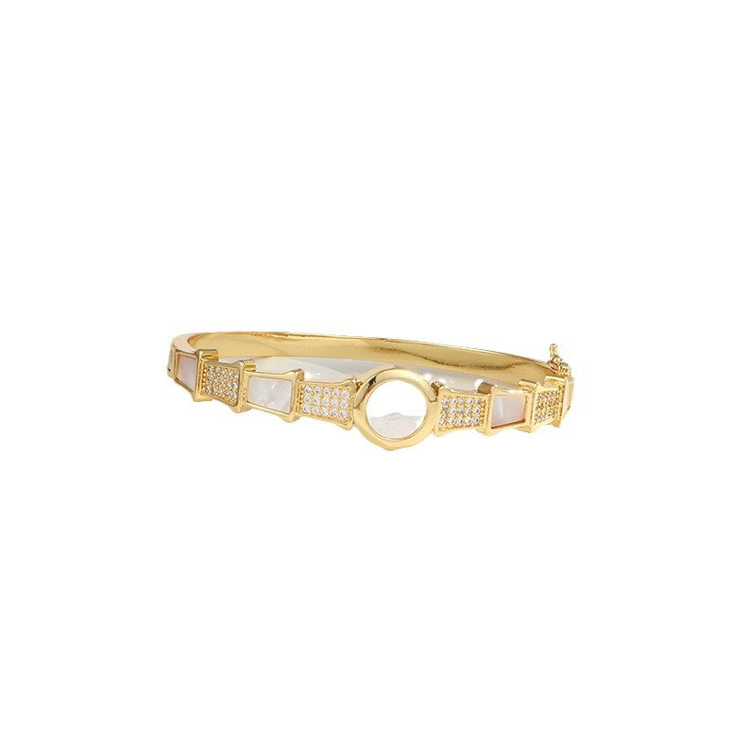 Bracciale rigido minimalista in bambù in acciaio al titanio placcato oro con intarsio in abalone bianco e zirconi
