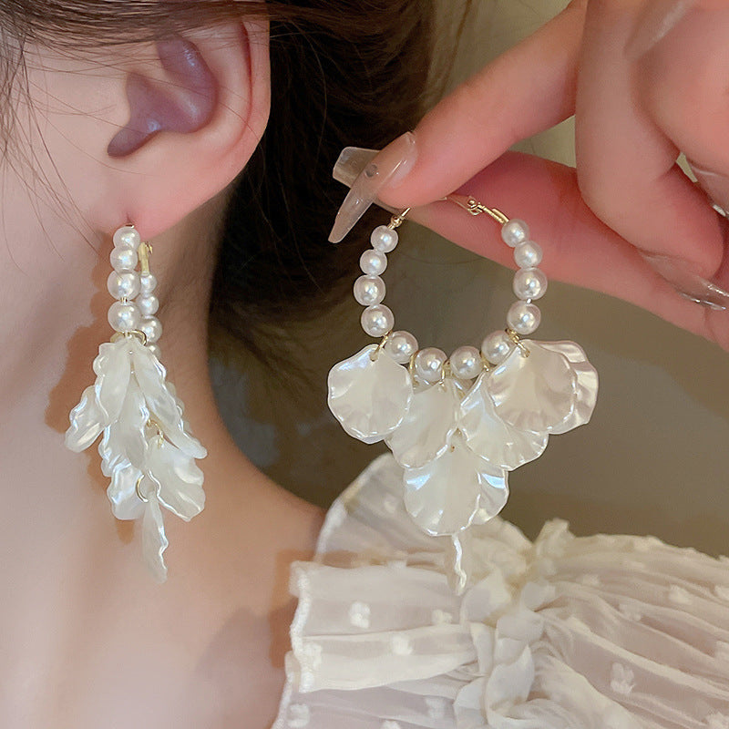 Orecchini a perno con perle dolci, eleganti e floreali per donna con perni in argento sterling 925