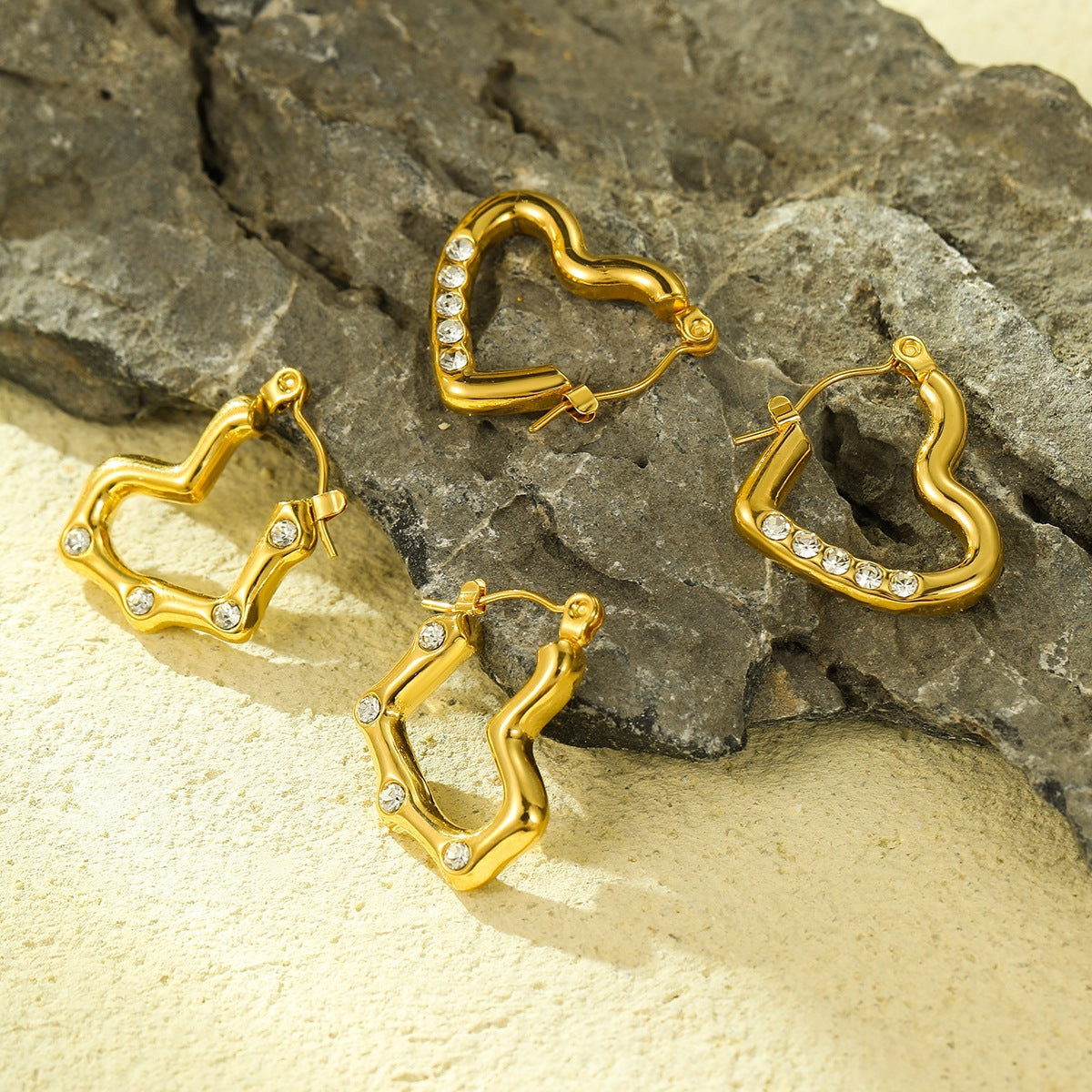 Orecchini a cerchio aperti da donna con strass a forma di cuore, in acciaio inossidabile placcato oro 18 carati, stile minimalista