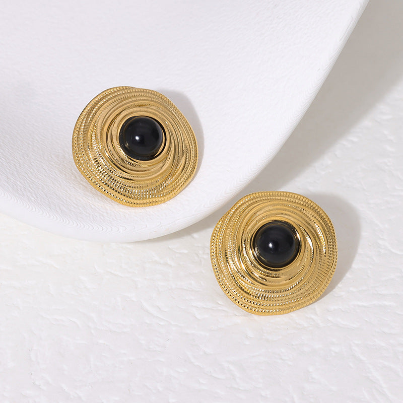 Orecchini a perno geometrici minimalisti in acciaio inossidabile placcati oro 18 carati, acciaio al titanio ipoallergenico, con accento a cuore, finitura elegante di lusso retrò