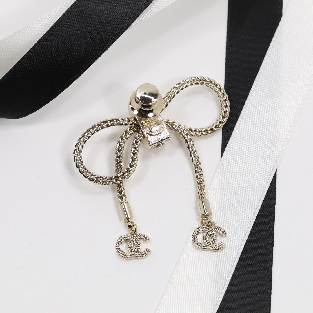 Elegant Luxury Rhinestone Bow Brooch with Snake Chain for Women