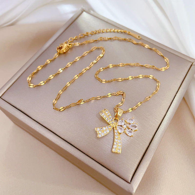 Collana in Acciaio al Titanio a Goccia in Stile Cartone Animato con Strass Intarsiati, Design Fresco e Delicato