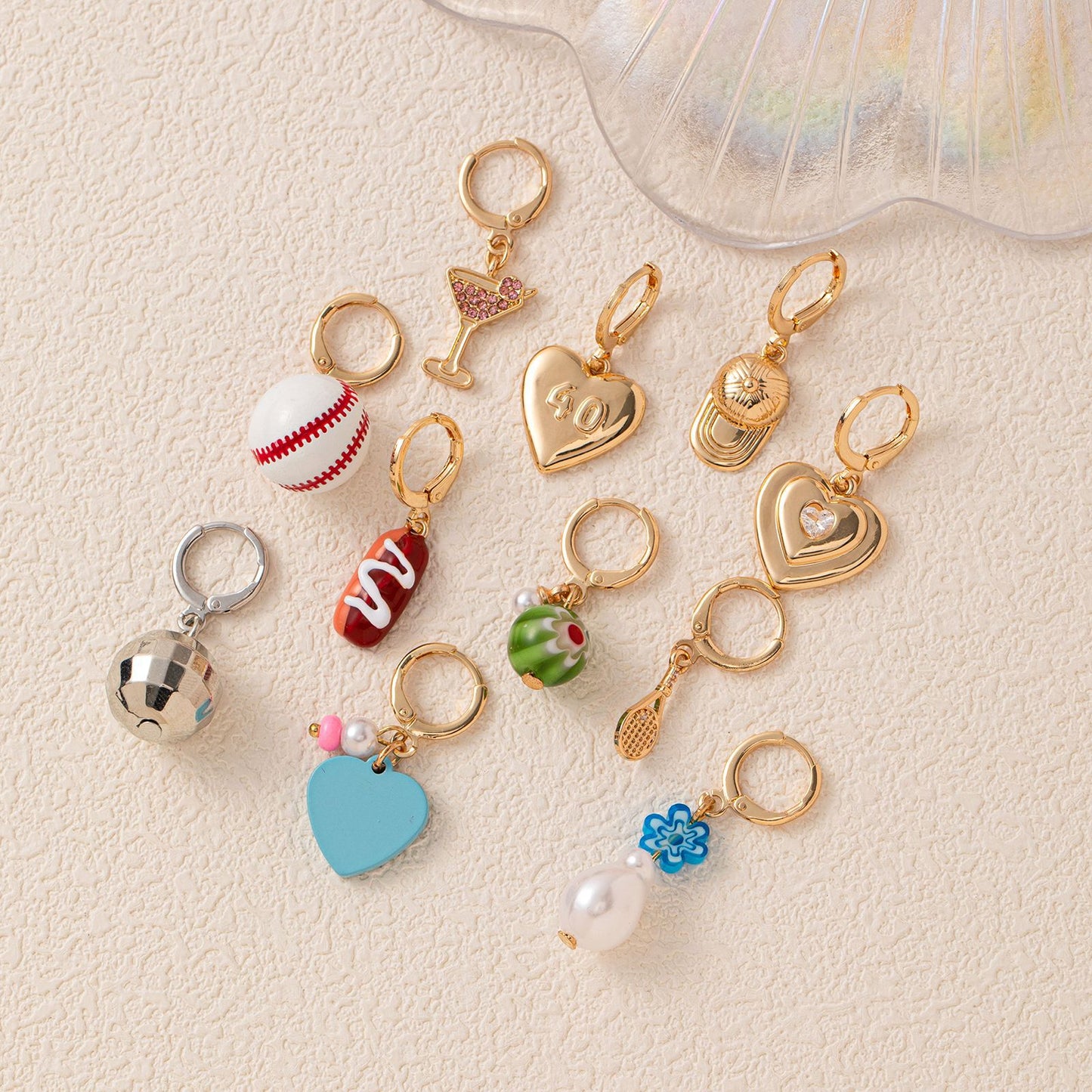 Collana con ciondolo a cuore geometrico in acciaio inossidabile placcato color oro rosa e intarsio di perle, stile minimalista