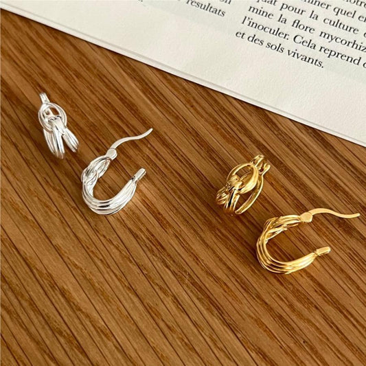 Aretes Geométricos Minimalistas con Letras en Plata de Ley 925 con Baño de Oro