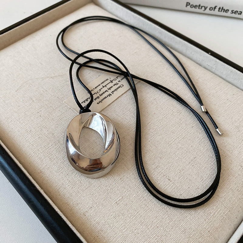 Collana con ciondolo a goccia minimalista dai toni freddi in lega placcata per donna, catena per maglione casual